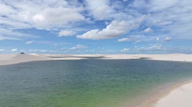 Lencois Maranhenses, Maranhao Brezilya 'daki Santo Amaro' da. Tatlı Su Gölleri Peyzajı. Kumul Sahnesi. Lencois Maranhenses Maranhao 'da. Turizm Seyahati. Doğa Deniz Burnu. Plaj Arkaplanı.
