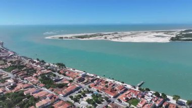 Ceara Brezilya 'daki Camocim köyünde. Sahil Skyline. Coreau Nehri Peyzajı. Yaz Gezisi. Ceara Brezilya 'daki Camocim köyünde. Tropikal Manzara.