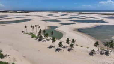 Maranhao Brezilya 'daki Tutoia' da küçük çarşaflar. Doğa manzarası. Kıvrımlı kum tepeleri. Tutoia 'da küçük çarşaflar. Yağmur suyu gölleri. Güzel Yüksek Kumullar. Yaz Gezisi. Brezilya Kuzeydoğu.