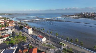 Jose Sarney Köprüsü 'nde gün batımı Maranhao Brezilya' da Sao Luis 'de. Anil Nehri Sahnesi. Jose Sarney Köprüsü. Jose Sarney Köprüsü, Sao Luis, Maranhao Brezilya. Demiryolu İstasyonu. Turizm Seyahati. Brezilya Kuzeydoğu