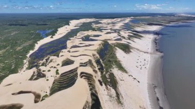 Tutoia Skyline, Tutoia, Brezilya 'da. Amerika 'nın Brezilya Deltası. Riverside City 'de. Maranhao 'daki Tutoia Skyline. Doğa manzarası. Adalar Ağı Su Yolları. Turizm Seyahati.