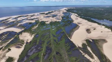 Maranhao Brezilya 'daki Tutoia Köyü. En Büyük Nehir Deltası. Kıyı Kenti manzarası. Maranhao 'daki Tutoia Köyü. Riverside Sahnesi. Doğa Arkaplanı. Seyahat güzergahı. Brezilya Kuzeydoğu.