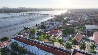 Sao Luis Skyline 'da Sunrise at Sao Luis, Maranhao Brazil. Jose Sarney Köprüsü. Şehir merkezinde tarihi bir olay. Sao Luis Skyline Maranhao Brezilya 'da Sao Luis' de. Gündoğumu Gökyüzü. Tatil seyahatleri. Brezilya Kuzeydoğu.