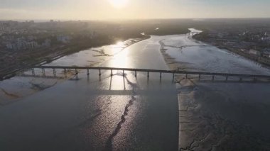 Sao Luis Skyline 'da gün batımı Maranhao Brezilya' da Sao Luis 'de. Anil Nehri Sahnesi. Jose Sarney Köprüsü. Sao Luis Skyline Maranhao Brezilya 'da Sao Luis' de. Manzaralı Günbatımı. Turizm Seyahati. Brezilya Kuzeydoğu.