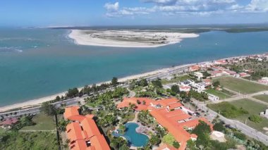 Ceara Brezilya 'daki Camocim Plajı' nda. Plaj manzarası. Doğa Deniz Burnu. Tatil Varış Yeri. Ceara Brezilya 'daki Camocim Plajı' nda. Yaz Seyahati.