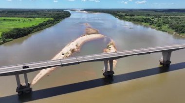 Parnaiba Nehri Piaui Brezilya 'da Parnaiba' da. Köprü manzarası. Freeway Yolu. Piaui Maranhao Sınırı. Parnaiba Nehri Piaui Brezilya 'da Parnaiba' da. Riverside Yolu Seyahati.