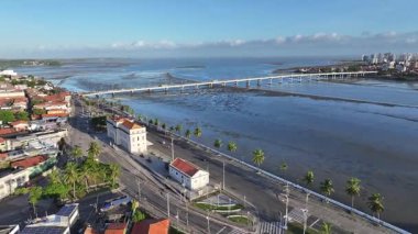 Jose Sarney Köprüsü 'nde gün batımı Maranhao Brezilya' da Sao Luis 'de. Anil Nehri Sahnesi. Jose Sarney Köprüsü. Jose Sarney Köprüsü, Sao Luis, Maranhao Brezilya. Tren İstasyonu. Turizm Seyahati. Brezilya Kuzeydoğu