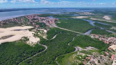 Tutoia Skyline, Tutoia, Brezilya 'da. Doğa Manzarası. Amerika 'nın Brezilya Deltası. Maranhao 'daki Tutoia Skyline. Riverside City 'de. Plaj manzarası. Tatil seyahatleri. Brezilya Kuzeydoğu.
