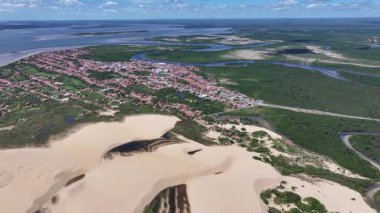 Tutoia Skyline, Tutoia, Brezilya 'da. Doğa Manzarası. Amerika 'nın Brezilya Deltası. Maranhao 'daki Tutoia Skyline. Riverside City 'de. Plaj manzarası. Tatil seyahatleri. Brezilya Kuzeydoğu.