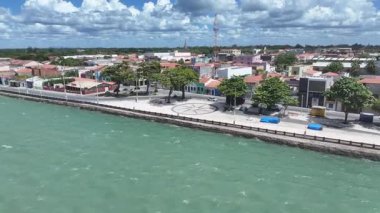 Ceara Brezilya 'daki Camocim İskelesi' nde. Plaj manzarası. Doğa Deniz Burnu. Tatil Tatilleri. Ceara Brezilya 'daki Camocim İskelesi' nde. Yaz Seyahati.