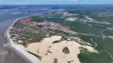 Tutoia Skyline, Tutoia, Brezilya 'da. Amerika 'nın Brezilya Deltası. Riverside City 'de. Maranhao 'daki Tutoia Skyline. Doğa manzarası. Adalar Ağı Su Yolları. Turizm Seyahati.