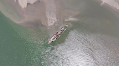 Maranhao Brezilya 'daki Tutoia' da ünlü bir gemi enkazı. Plaj manzarası. Doğa Deniz Burnu. Seyahat güzergahı. Maranhao Brezilya 'daki Tutoia' da ünlü bir gemi enkazı. Cennet Manzarası.