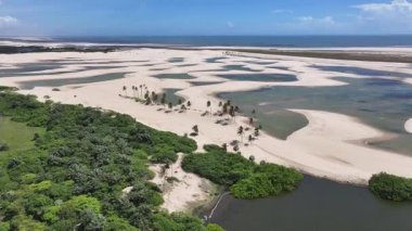 Maranhao Brezilya 'daki Tutoia' da küçük çarşaflar. Tatlı Su Gölleri Peyzajı. Kum tepeleri dağları. Tutoia 'da küçük çarşaflar. Turizm Seyahati. Doğa Sahnesi. Sahil Arkaplanı. Brezilya Kuzeydoğu.