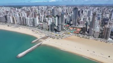 Fortaleza Skyline Ceara Brezilya Fortaleza 'da. Şehir merkezindeki şehir manzarası. Şehir Plajı. Coastal Highrise Binaları. Fortaleza Skyline Ceara Brezilya Fortaleza 'da. Shore Caddesi. Brezilya Kuzeydoğu.