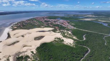 Tutoia Skyline, Tutoia, Brezilya 'da. Doğa Manzarası. Amerika 'nın Brezilya Deltası. Maranhao 'daki Tutoia Skyline. Riverside City 'de. Plaj manzarası. Tatil seyahatleri. Brezilya Kuzeydoğu.