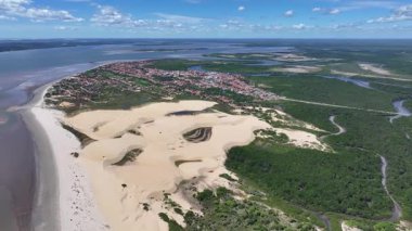 Tutoia Skyline, Tutoia, Brezilya 'da. Amerika 'nın Brezilya Deltası. Riverside City 'de. Maranhao 'daki Tutoia Skyline. Doğa manzarası. Adalar Ağı Su Yolları. Turizm Seyahati.