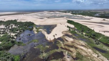 Maranhao Brezilya 'daki Tutoia' da küçük çarşaflar. Tatlı Su Gölleri Peyzajı. Kum tepeleri dağları. Tutoia 'da küçük çarşaflar. Turizm Seyahati. Doğa Sahnesi. Sahil Arkaplanı. Brezilya Kuzeydoğu.