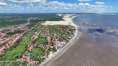 Tutoia Skyline, Tutoia, Brezilya 'da. Doğa Manzarası. Amerika 'nın Brezilya Deltası. Maranhao 'daki Tutoia Skyline. Riverside City 'de. Plaj manzarası. Tatil seyahatleri. Brezilya Kuzeydoğu.