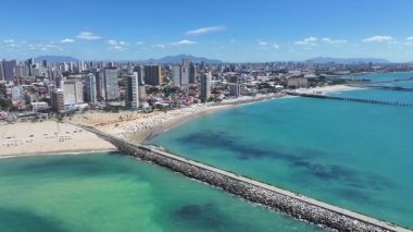 Ceara Brezilya 'daki Fortaleza' da Beira Mar Plajı. Sahil şehri. Şehir merkezindeki şehir manzarası. Plaj manzarası. Ceara Brezilya 'daki Fortaleza' da Beira Mar Plajı. Güzel Skyline. Brezilya Kuzeydoğu.