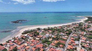 Piaui Brezilya 'daki Luis Correia' da Coqueiro Plajı. Plaj manzarası. Doğa Deniz Burnu. Seyahat güzergahı. Piaui Brezilya 'daki Luis Correia' da Coqueiro Plajı. Turkuaz Su.