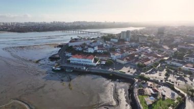 Sao Luis Skyline 'da gün batımı Maranhao Brezilya' da Sao Luis 'de. Hükümet binaları. Güzel şehir manzarası. Sao Luis Skyline Maranhao Brezilya 'da Sao Luis' de. Günbatımı Gökyüzü. Turizm Seyahati. Brezilya Kuzeydoğu.