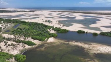 Maranhao Brezilya 'daki Tutoia' da küçük çarşaflar. Doğa manzarası. Kıvrımlı kum tepeleri. Tutoia 'da küçük çarşaflar. Yağmur suyu gölleri. Güzel Yüksek Kumullar. Yaz Gezisi. Brezilya Kuzeydoğu.