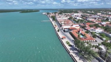 Ceara Brezilya 'daki Camocim köyünde. Sahil Skyline. Coreau Nehri Peyzajı. Yaz Gezisi. Ceara Brezilya 'daki Camocim köyünde. Tropikal Manzara.