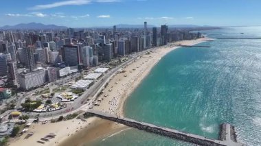 Fortaleza Skyline Ceara Brezilya Fortaleza 'da. Şehir merkezindeki şehir manzarası. Şehir Plajı. Coastal Highrise Binaları. Fortaleza Skyline Ceara Brezilya Fortaleza 'da. Shore Caddesi. Brezilya Kuzeydoğu.