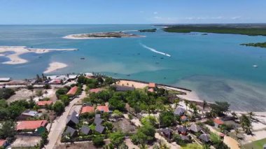 Piaui Brezilya 'daki Luis Correia' daki Macapa Plajı. Plaj manzarası. Doğa Deniz Burnu. Seyahat güzergahı. Piaui Brezilya 'daki Luis Correia' daki Macapa Plajı. Turkuaz Su.