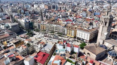 Valencia Katedrali Valencia Valence Topluluğu İspanya. Şehirdeki ünlü kilisenin nefes kesici manzarası. Şehir Gökyüzü Arkaplanı Kentsel. Şehrin yukarısında. Valencia Valence Topluluğu.