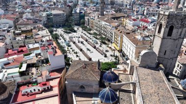 Valencia Valence Community İspanya 'da Valencia Skyline. Şehir Skyline Modern ve Geleneksel Mimariyi Gösteriyor. Şehir Gökyüzü Arkaplanı Kentsel. Şehir merkezinin yukarısında. Valencia Valence Topluluğu.