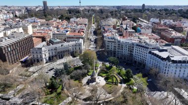 Madrid Borsası İspanya 'da. Şehir merkezinin modern binalarla dolup taşması. Altyapı Skyline Gökdelenleri çarpıcı. Altyapı Mimarlık Şirketi. Madrid İspanya.