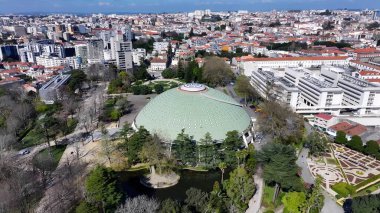 Porto Portekiz 'deki Super Bock Arena. Şehir merkezindeki futbol stadyumunun nefes kesici görüntüsü. Metropolitan Skyline Binaları Güzel. Bina Mimarlık Şirketi. Porto Portekiz.