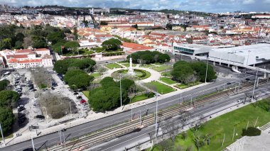 Lizbon 'daki Belem Sarayı. Göz kamaştırıcı Kamu Yönetimi Ofisleri Yukarıdan Bakıldı. Şehir merkezindeki iş dünyası. Şehir merkezinin dışında Panning Wide 'da. Lizbon Portekiz.