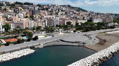 Napoli Campania İtalya 'daki Villa Comunale Parkı. Ünlü Botanik Bahçesi şehri geziyor. İş Bulutları Gökyüzü Şehir Merkezi. Panoramik Şehir. Napoli Campania.