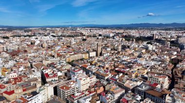 Valencia Katedrali Valencia Valence Topluluğu İspanya. Göz kamaştırıcı Barok Kilisesi manzarayla çelişiyor. Metropolitan Manzara Gökdelenleri. Güzel. Metropolitan Şehir.