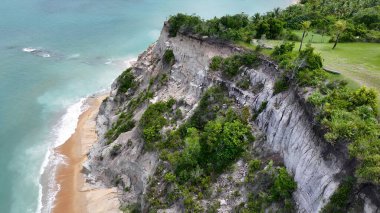 Trancoso Bahia Brezilya 'daki Espelho Plajı. Büyüleyici Tropikal Sahne Sahnesi Yukarıdan Görünüyor. Sahil Gökyüzü Sahil Kıyısı Yaz Zamanı. Deniz kenarındaki panoramik. Trancoso Bahia.