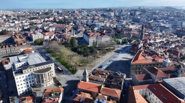 Porto Portekiz 'de Porto Skyline. Gökdelenleri Şehir Merkezi Şehir Yaşamını Yansıtıyor. Altyapı Skyline Gökdelenleri çarpıcı. Altyapı Mimarlık Şirketi. Porto Portekiz.
