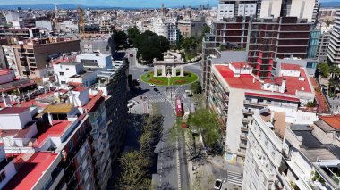 Valencia Valence Community İspanya Deniz Kapısı. Yukarıdan canlı bir şehrin telaş ve koşuşturmasını yakalamak. Şehir merkezindeki iş dünyası. İş geçmişleri ünlüdür. Valencia Valence Topluluğu.