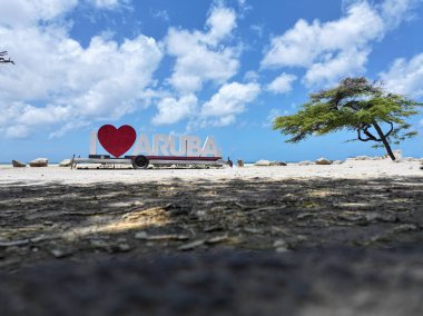 Aruba Skyline, Oranjestad Karayipleri, Hollanda Aruba. Büyüleyici Tropikal Sahne Sahnesi Yukarıdan Görünüyor. Sahil Gökyüzü Sahil Kıyısı Yaz Zamanı. Deniz kenarında Panoramik.