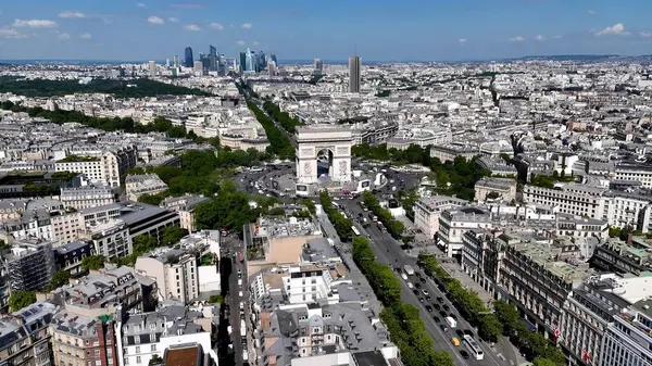 Fransa 'nın Paris Adası' nda Zafer Takı. Fransa 'nın Paris başkenti Avrupa' nın havadan görünüşü. İş Bulutları Gökyüzü Şehir Merkezi. Özgeçmişleri meşhurdur. Fransa 'nın Paris Adası.