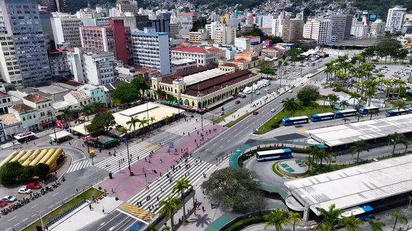 Florianopolis Santa Catarina Brezilya Belediye Pazarı. Yukarıdan canlı bir şehrin telaş ve koşuşturmasını yakalamak. Şehir merkezinde Gökyüzü Bulutları. Şehir merkezinin dışında. Ünlü..