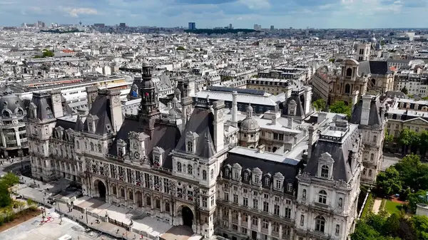 Fransa 'nın Paris Adası' ndaki Paris Belediye Binası. Göz kamaştırıcı Kamu Yönetimi Ofisleri Yukarıdan Bakıldı. Altyapı Skyline Panoramic City View Awesome. Altyapı Şehir Manzarası.