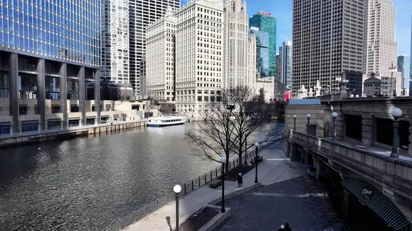 Chicago Riverwalk, Chicago Illinois Birleşik Devletleri. Çağdaş binalarla dolu şehir merkezinin havadan görünüşü. Endüstriyel Peyzaj Ticari Binası Güzel.