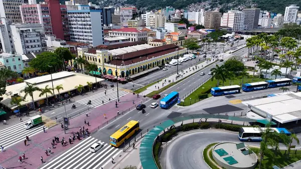Florianopolis 'teki Florianopolis Skyline, Santa Catarina Brezilya. Şehir Skyline Modern ve Geleneksel Mimariyi Gösteriyor. İş Bulutları Gökyüzü Şehir Merkezi. Arkaplan Ünlü.