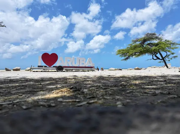 Aruba Skyline, Oranjestad Karayipleri, Hollanda Aruba. Büyüleyici Tropikal Sahne Sahnesi Yukarıdan Görünüyor. Sahil Gökyüzü Sahil Kıyısı Yaz Zamanı. Deniz kenarında Panoramik.