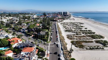 San Diego, Kaliforniya 'daki Conorado Plajı. Yaz tatilinde harika bir sahil manzarası olan kuş bakışı. Metropol Manzarası Panoramik Şehir Manzarası Güzel. Kentsel Panoramik Şehir Görünümü.