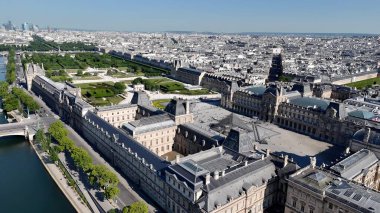 Paris 'teki Paris Skyline De France. Şehir merkezindeki Landmark Ortaçağ binasının havadan görünüşü. Şehir merkezindeki iş dünyası. İş geçmişleri ünlüdür. Fransa ile Paris.