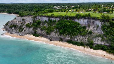 Trancoso Bahia Brezilya 'daki Espelho Plajı. Yaz tatilinde harika bir sahil manzarası olan kuş bakışı. Cennet Adası Skyline Idyllic Güzeli. Cennet Adası Denizi. Trancoso Bahia.