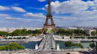 Paris 'teki Paris Skyline Fransa Adası' nda. Fransa 'nın başkentindeki Seine Nehri' nin nefes kesici manzarası. Şehir Bulutları Gökyüzü Arkaplanı Şehir. Şehir dışındaki ünlü. Paris Fransa Adası.